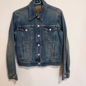 Levi’s Vtg Womens Jacket Blue Denim Medium Wash Jean Pockets Classic size S